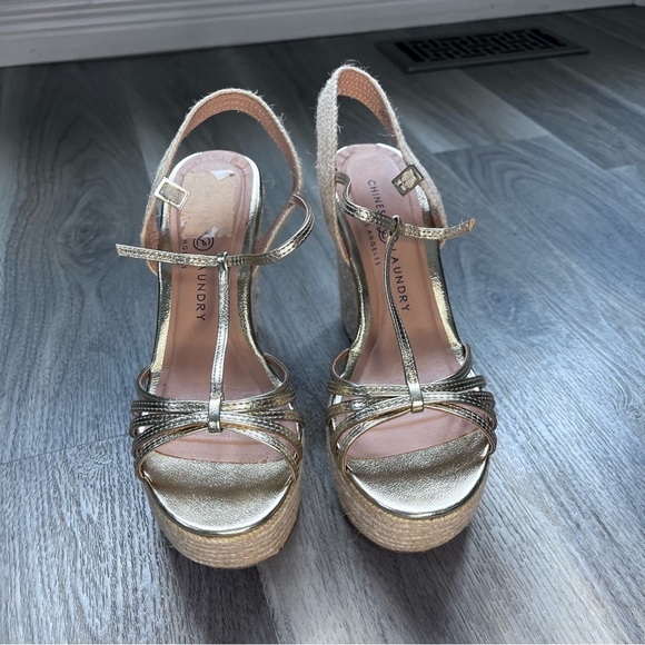 CHINESE Laundry Evie Metallic Wedge Women’s Size 9 - Picture 3 of 8